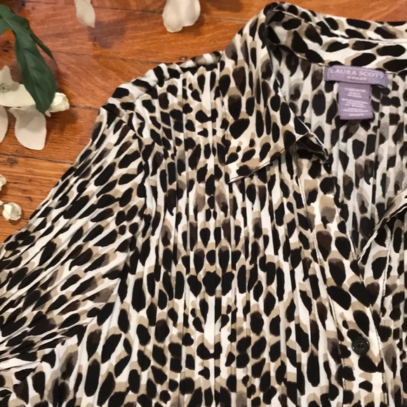 Leopard Mid-Length Three-Quarter Sleeve Blouse - Picture 6 of 8